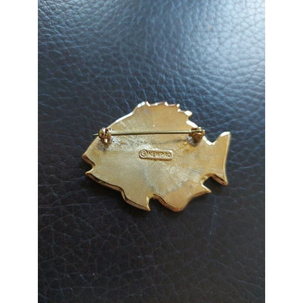 NEWPRO Patriotic Fish Brooche Red White & Blue Enamel Rhinestone Eye Vintage - Picture 3 of 9